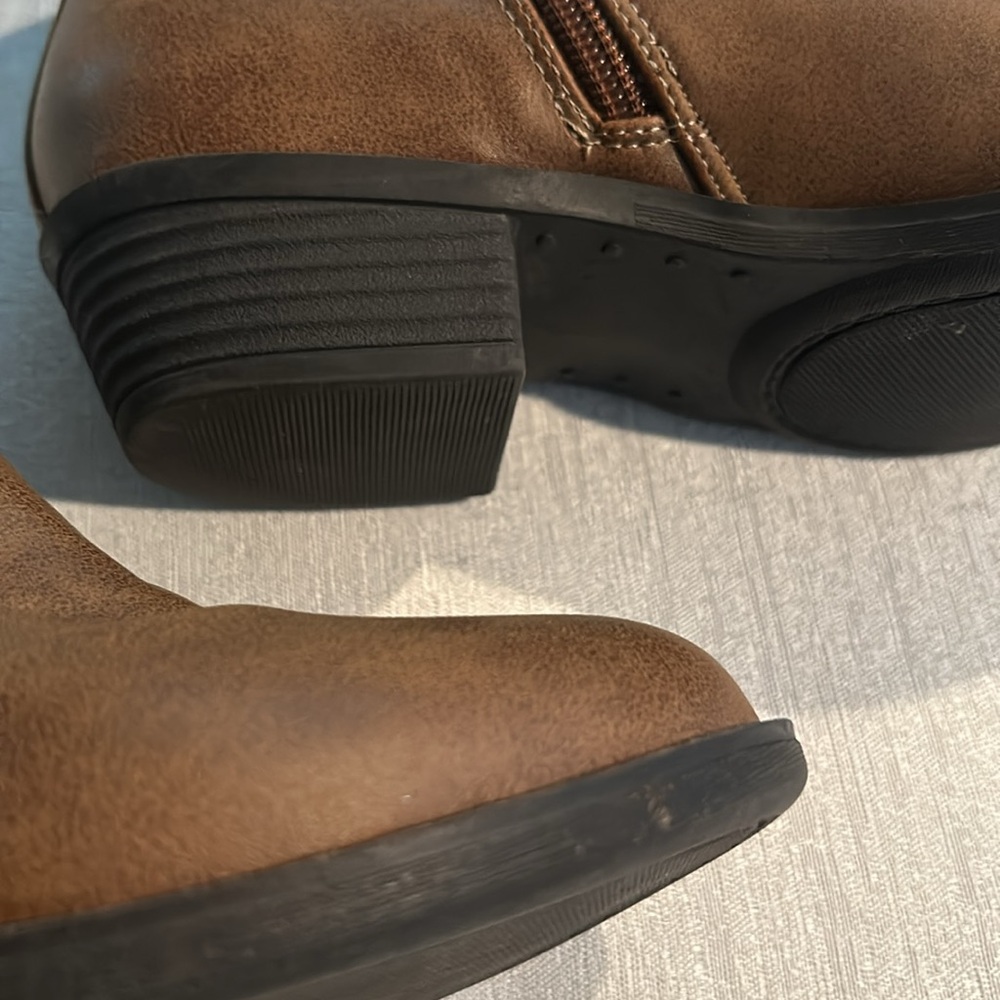 Sugar Womens Ankle Booties Light Brown W/ White Stitching Size 6 View 4